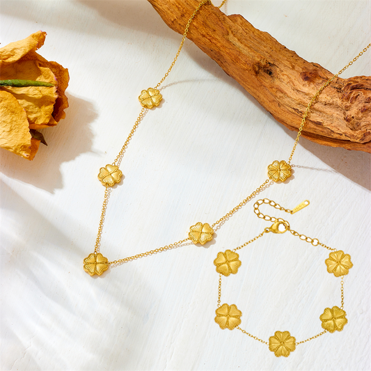 Set de Clover Collar y Pulsera, en Acero Inoxidable Chapado en Oro 18K